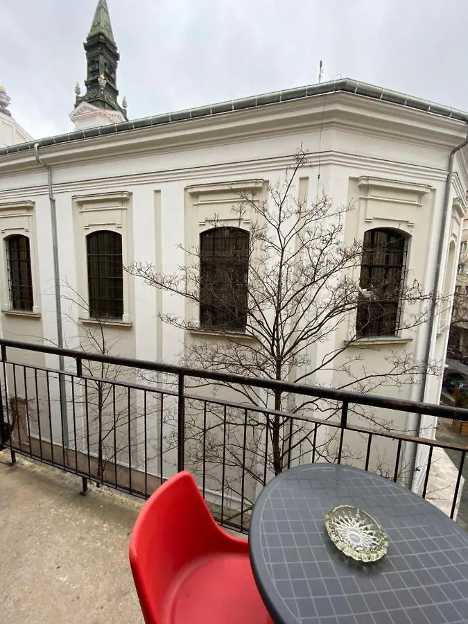 Apartment With Balcony And Ac Next To Danube Budapest Hungary
