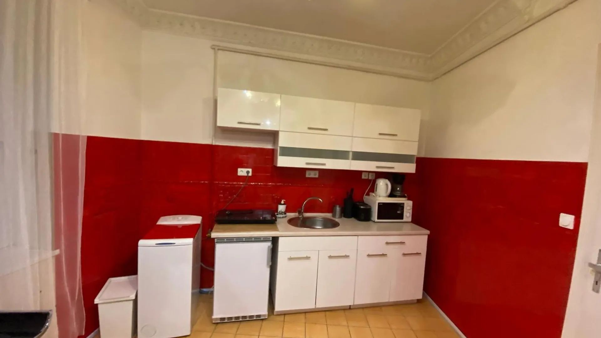 Apartment With Balcony And Ac Next To Danube Budapest