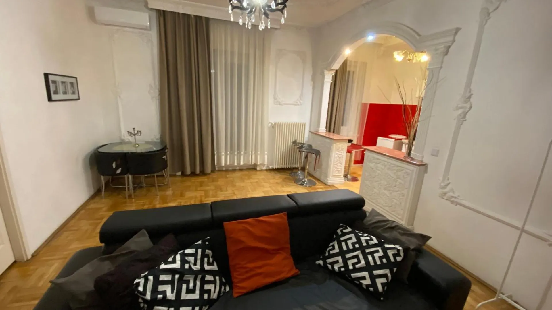 Apartment With Balcony And Ac Next To Danube Budapest