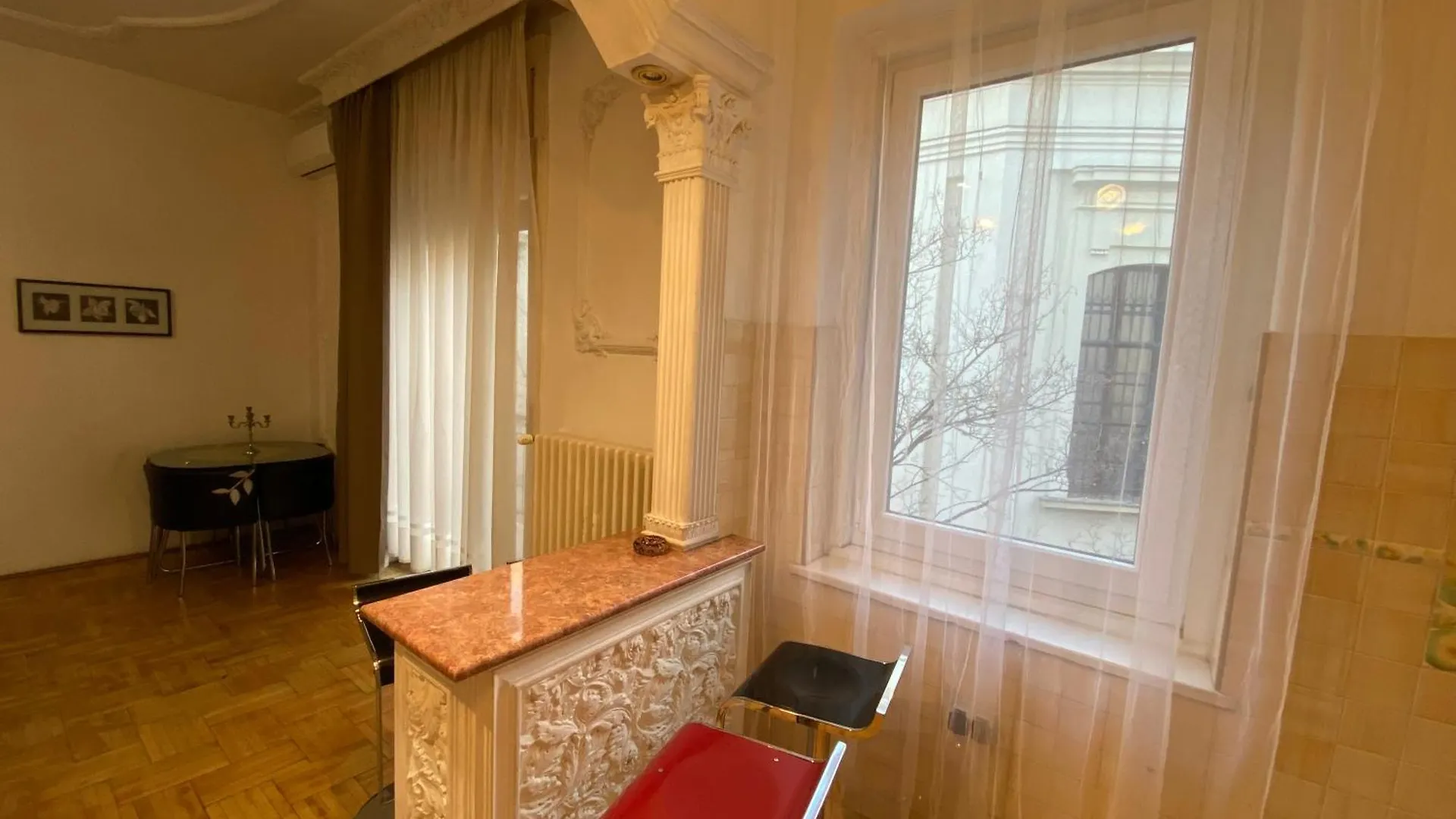 Apartment With Balcony And Ac Next To Danube Budapest